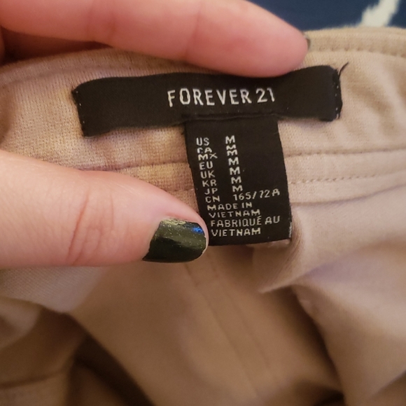LAST CHANCE! DONATING 4/1! F21 khaki stretch skinny pants in size medium - Picture 2 of 2